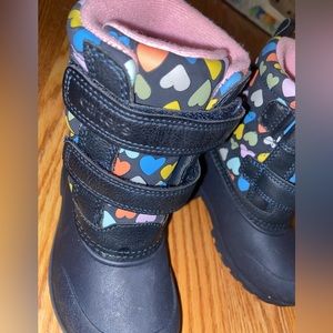 Carters toddler Girl Winter Snow boots Heart Brand New Condition -Perfect buy